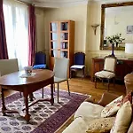 Spacious Apartment Near The Eiffel Tower