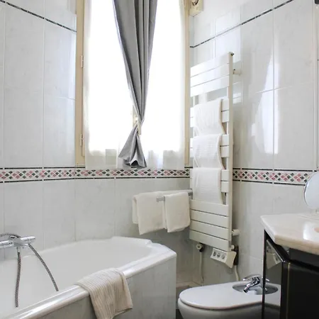 Lovely Flat Close To Eiffel Tower Parigi