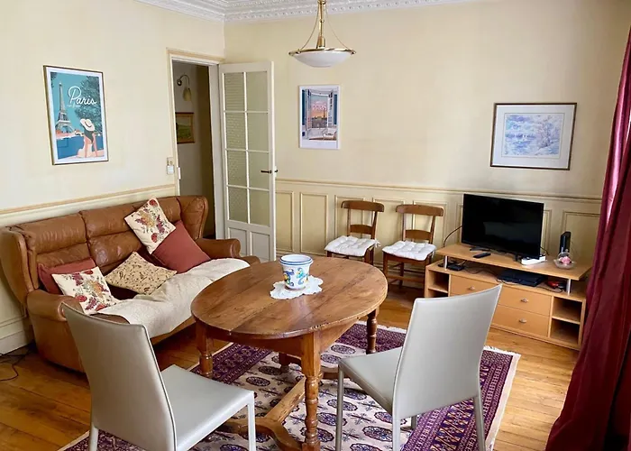 Spacious Apartment Near The Eiffel Tower